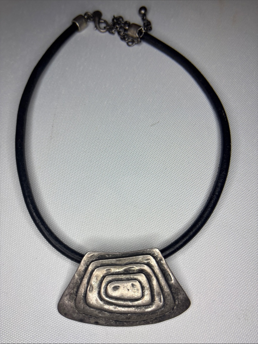 CHICOS silver hammered brutalist style pendant thick corded necklace